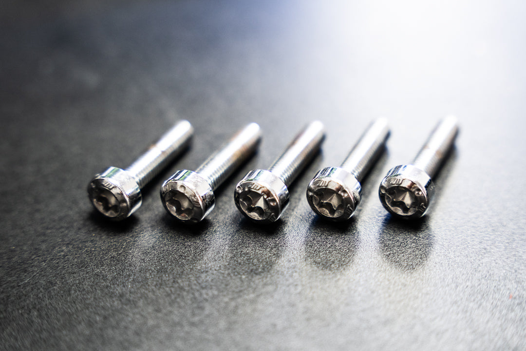 Perno de trabajo M7 (llave Torx hembra de 6 puntos) - Cromado