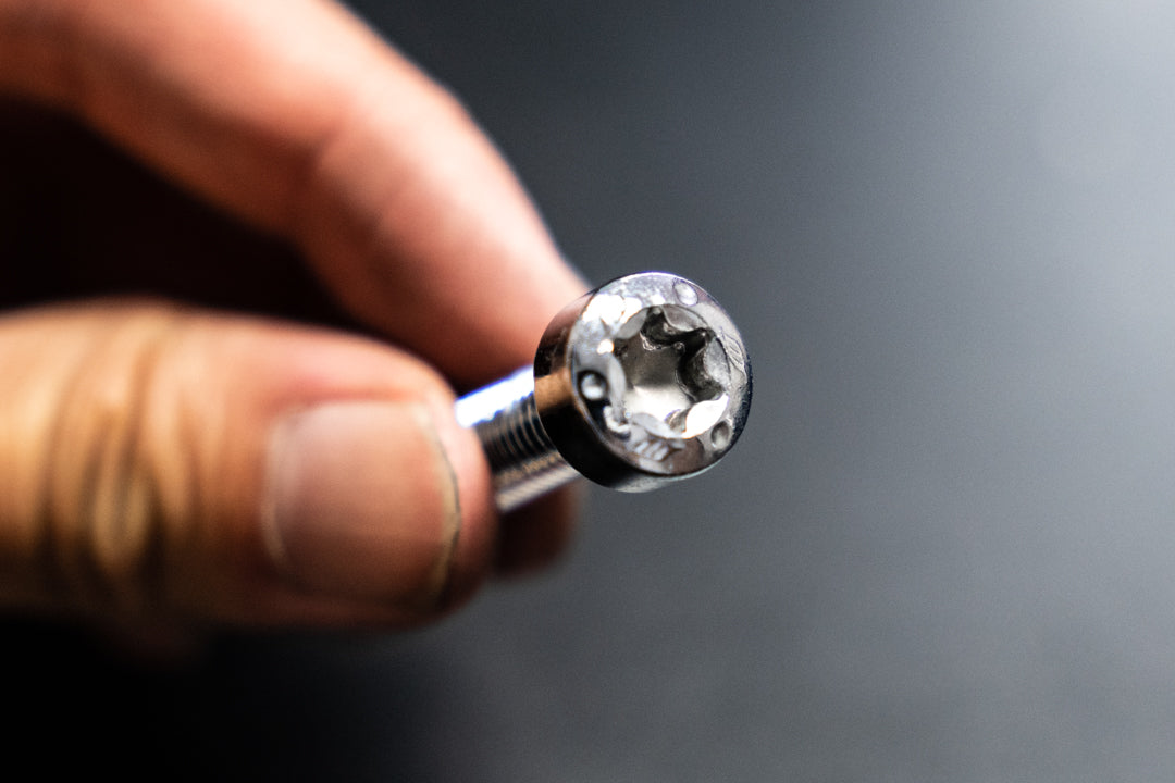 Perno de trabajo M8 (llave Torx hembra de 6 puntos) - Cromado