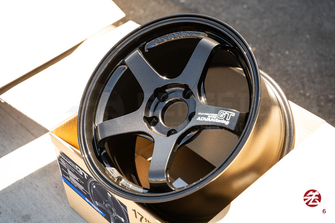Advan GT Beyond / 18x9.5 +38 / 5x114.3 / Bronce cobre de competición