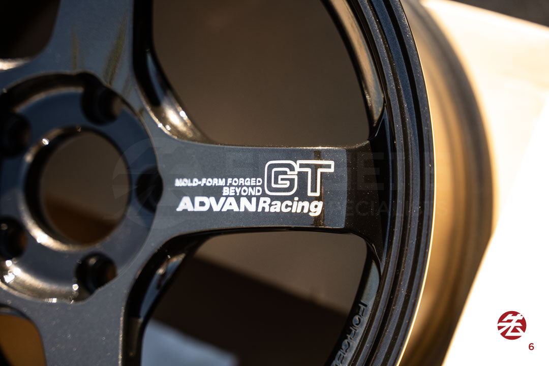 Advan GT Beyond / 18x9.5 +38 / 5x114.3 / Bronce cobre de competición