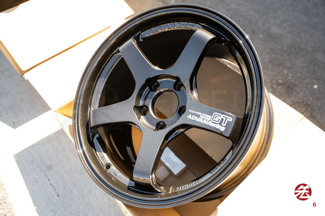 Advan GT Beyond / 18x9.5 +38 / 5x114.3 / Bronce cobre de competición