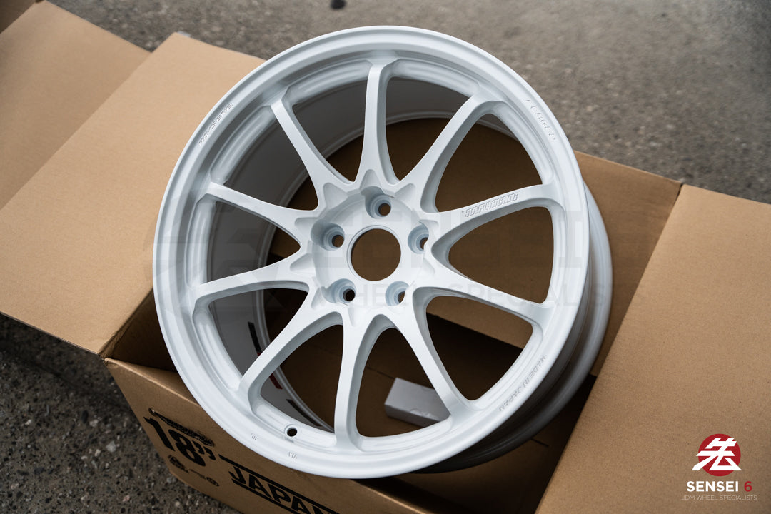 Volk CE28N-Plus / 18x9.5 +38 / 5x114.3 / Dash White (DW)