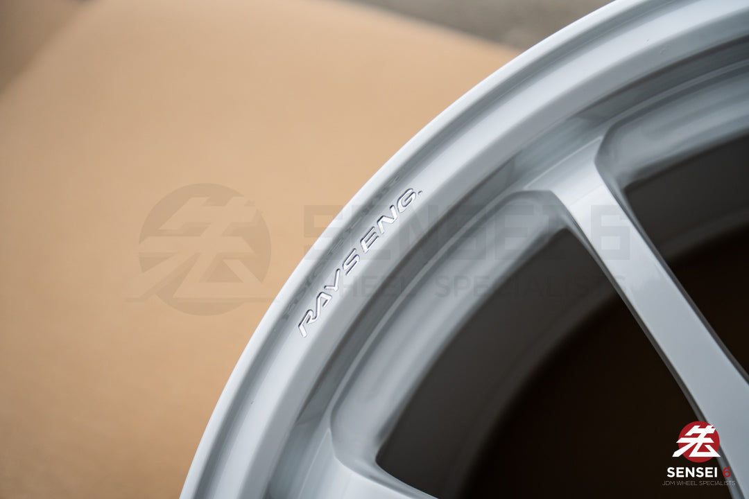 Volk CE28N-Plus / 18x9.5 +38 / 5x114.3 / Dash White (DW)