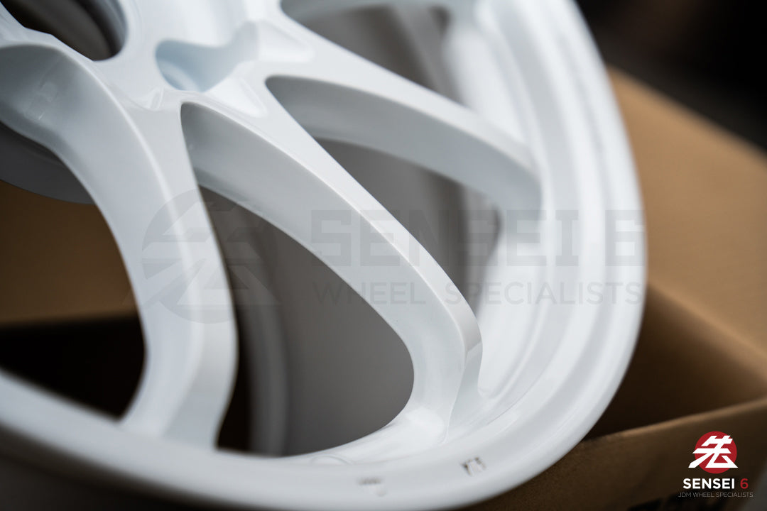Volk CE28N-Plus / 18x9.5 +38 / 5x114.3 / Dash White (DW)