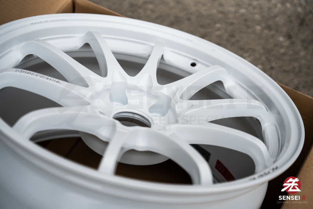 Volk CE28N-Plus / 18x9.5 +38 / 5x114.3 / Dash White (DW)