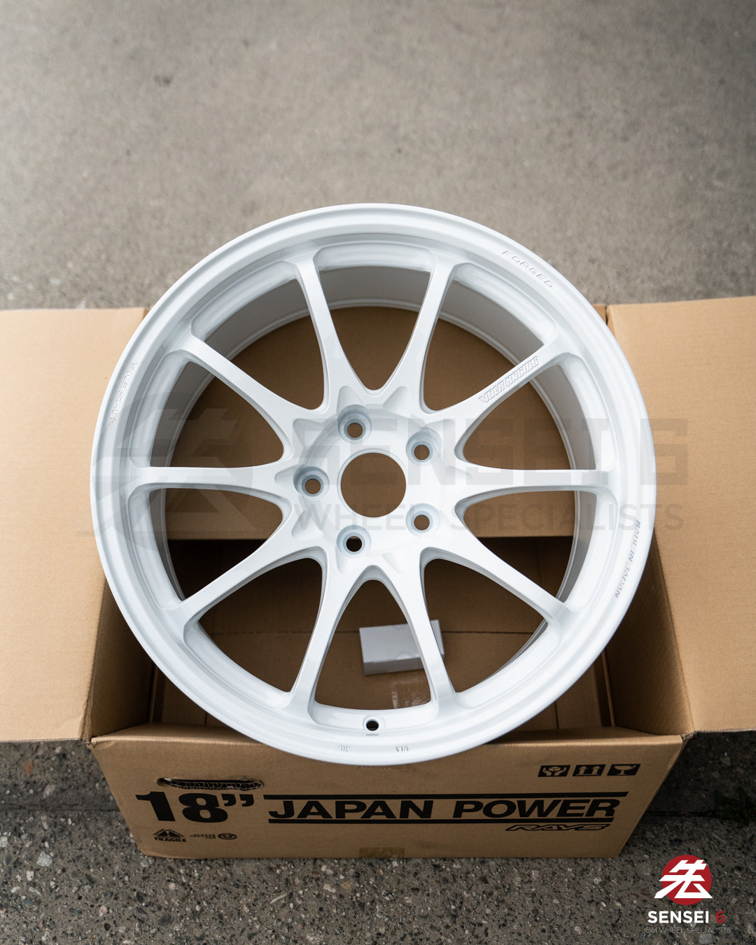 Volk CE28N-Plus / 18x9.5 +38 / 5x114.3 / Dash White (DW)