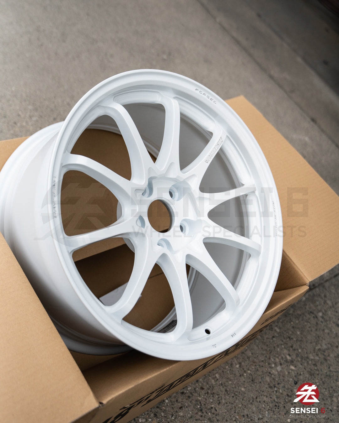 Volk CE28N-Plus / 18x9.5 +38 / 5x114.3 / Dash White (DW)