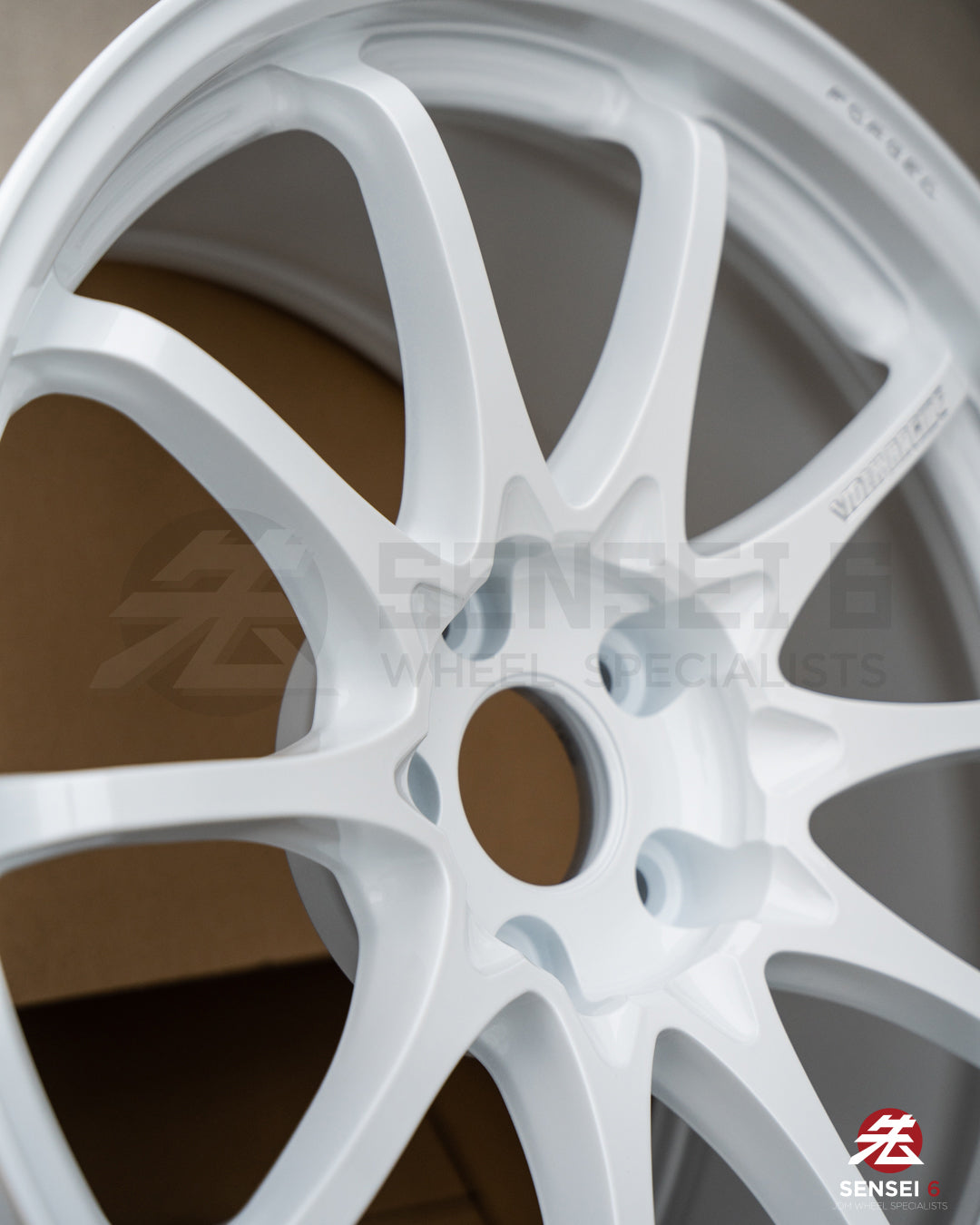 Volk CE28N-Plus / 18x9.5 +38 / 5x114.3 / Dash White (DW)