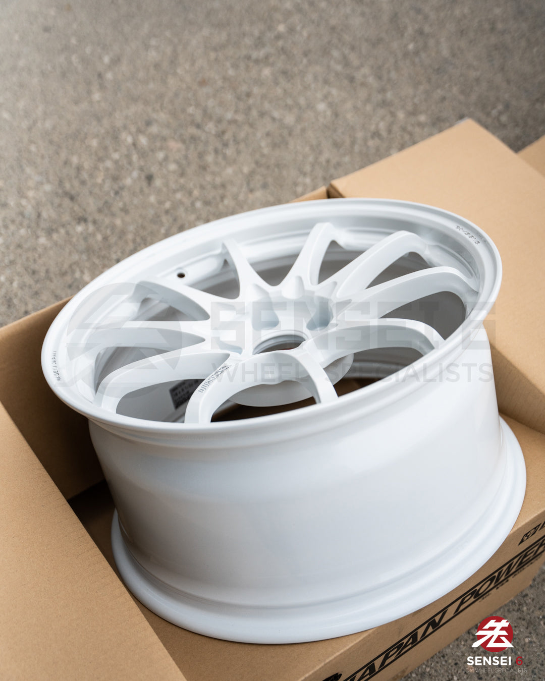 Volk CE28N-Plus / 18x9.5 +38 / 5x114.3 / Dash White (DW)
