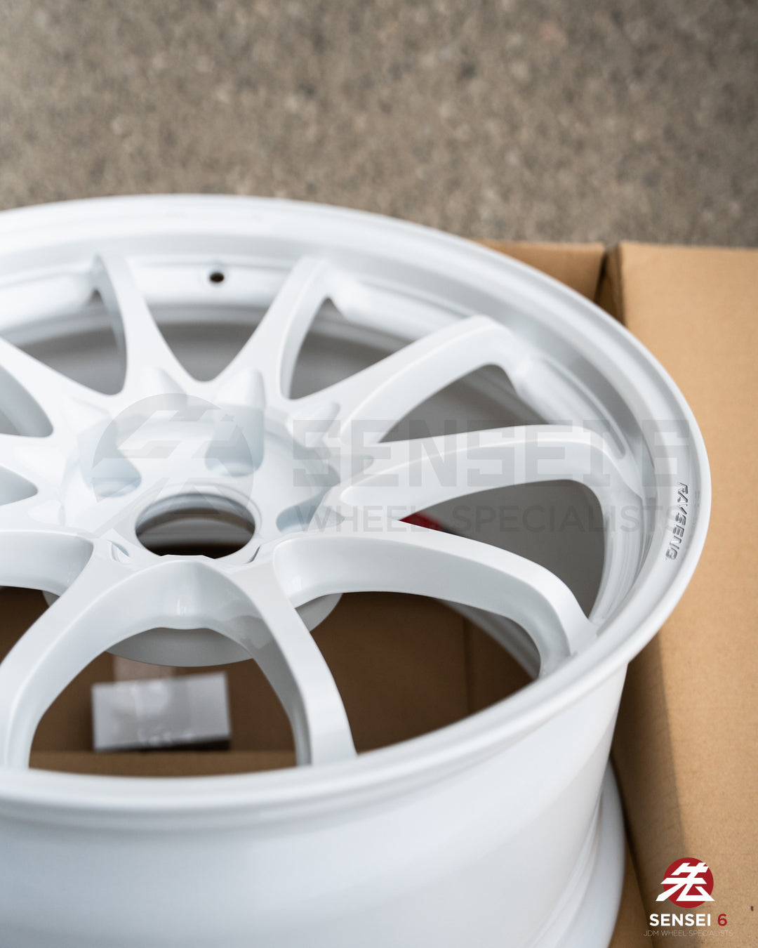 Volk CE28N-Plus / 18x9.5 +38 / 5x114.3 / Dash White (DW)