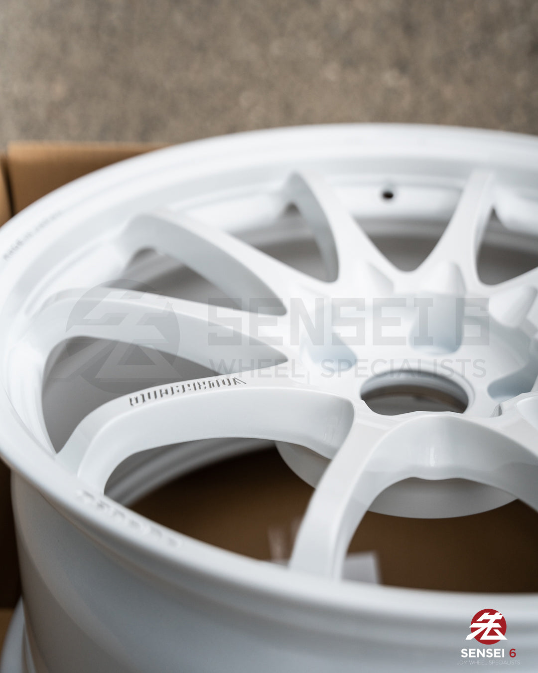 Volk CE28N-Plus / 18x9.5 +38 / 5x114.3 / Dash White (DW)