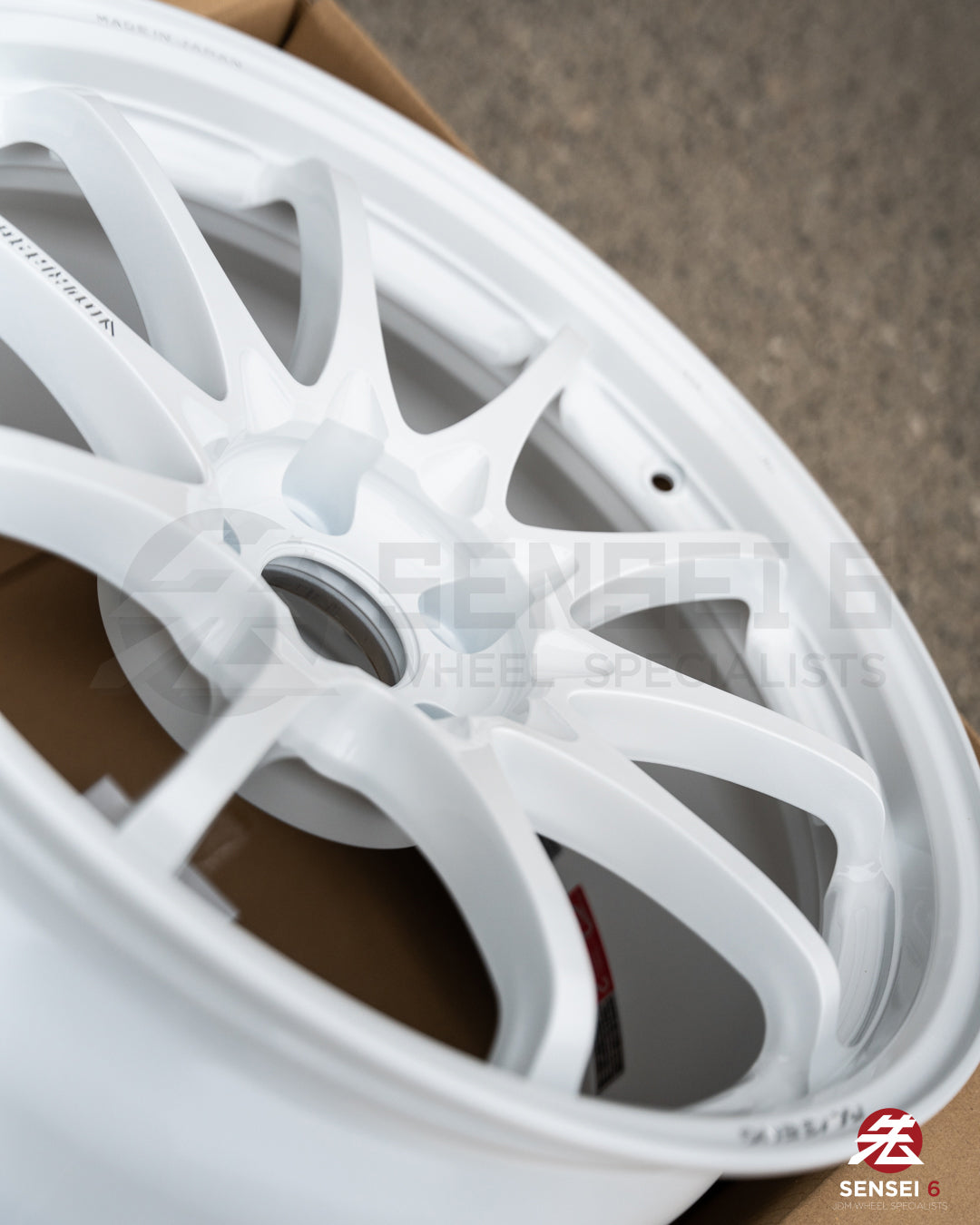 Volk CE28N-Plus / 18x9.5 +38 / 5x114.3 / Dash White (DW)