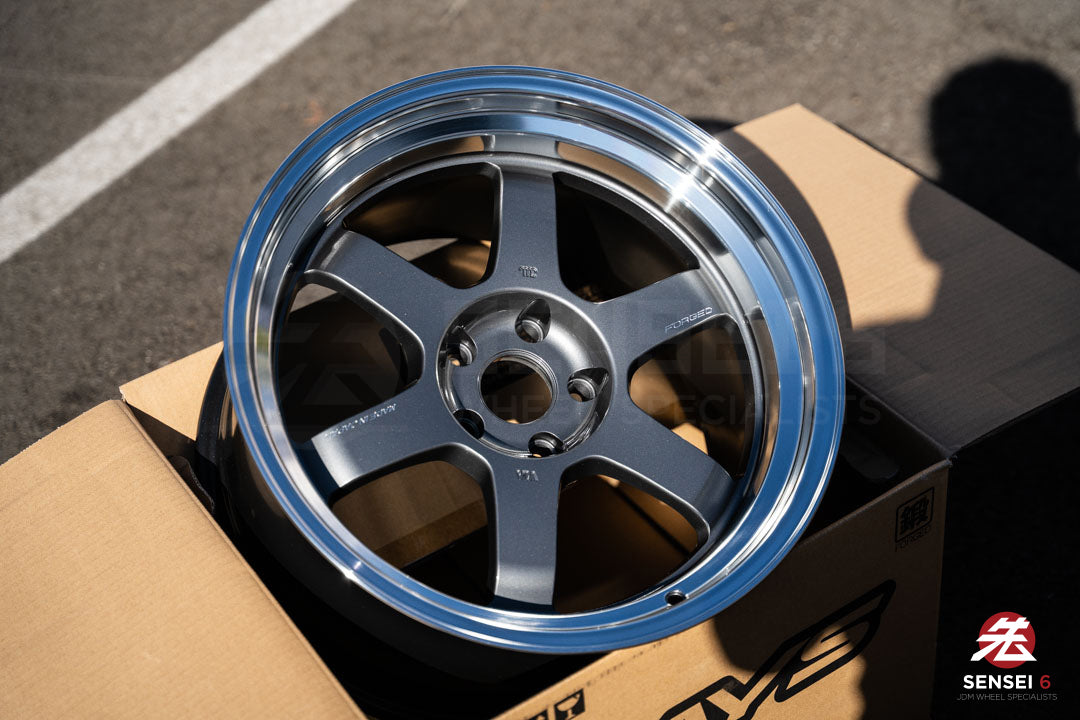 Volk TE37V Mark II / 18x10.5 +15 / 5x114.3 / Gunmetal Rim DC (MF)