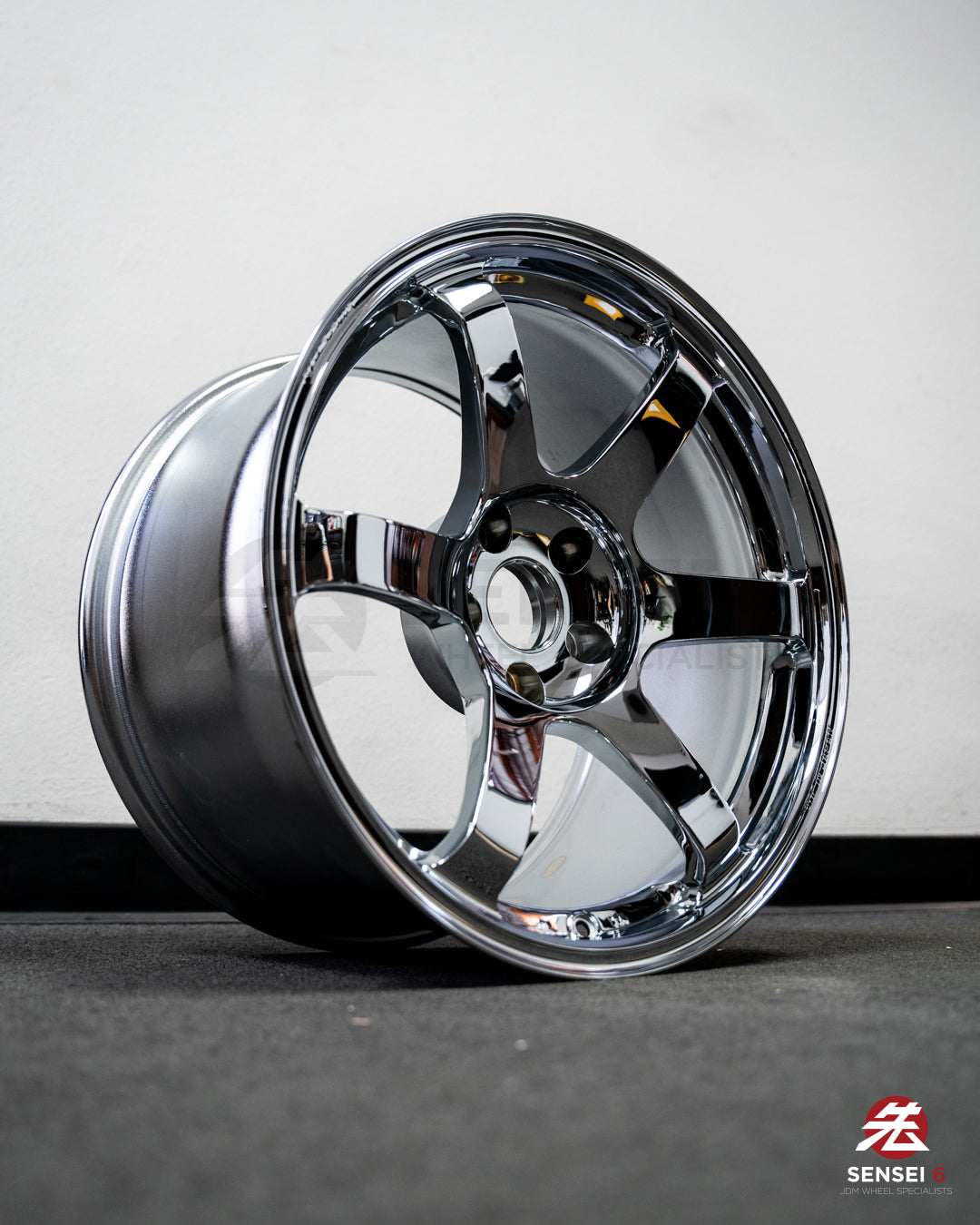 Volk TE37 サガ SL / 18x10.5 +15 / 5x114.3 / クローム