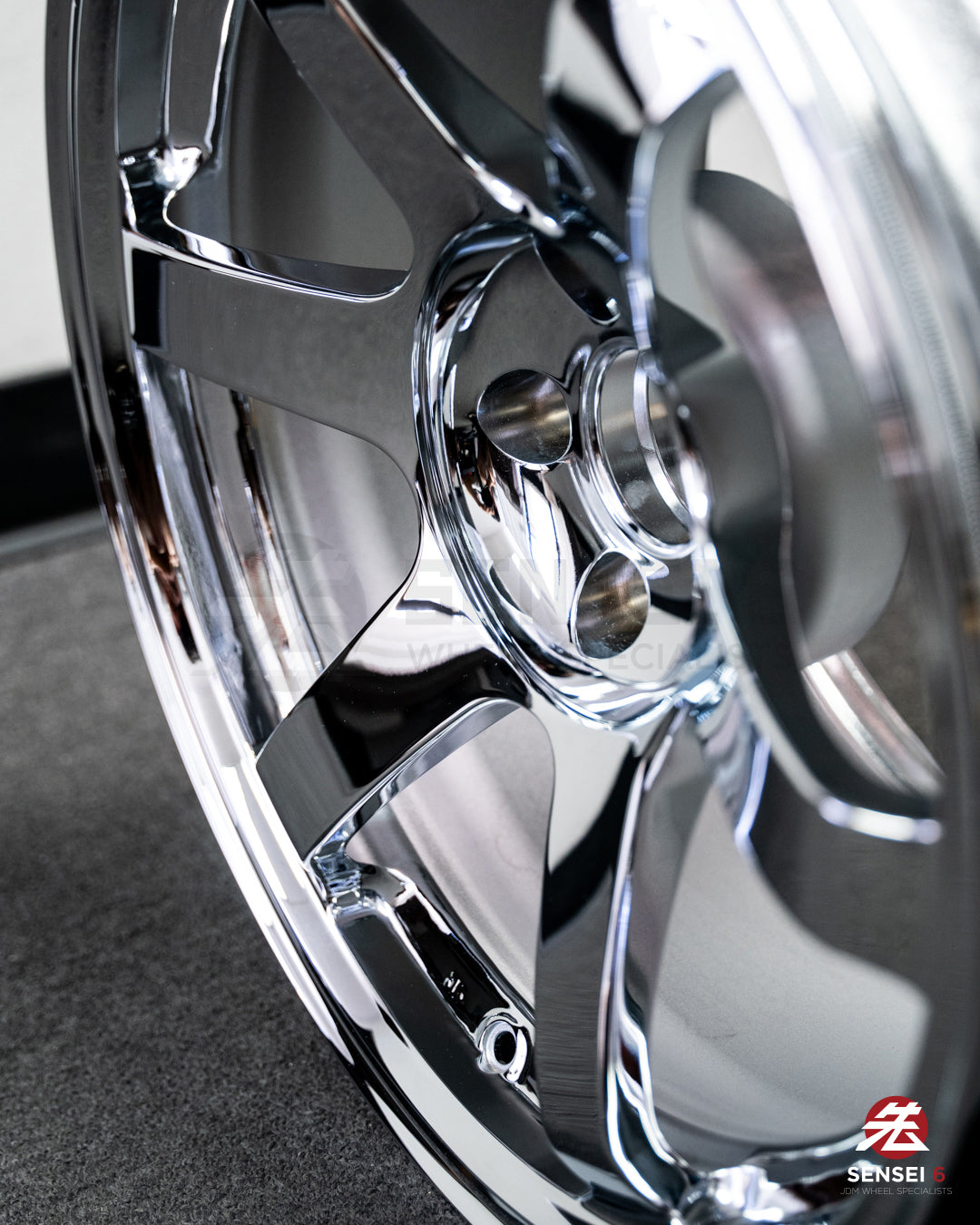 Volk TE37 サガ SL / 18x10.5 +15 / 5x114.3 / クローム