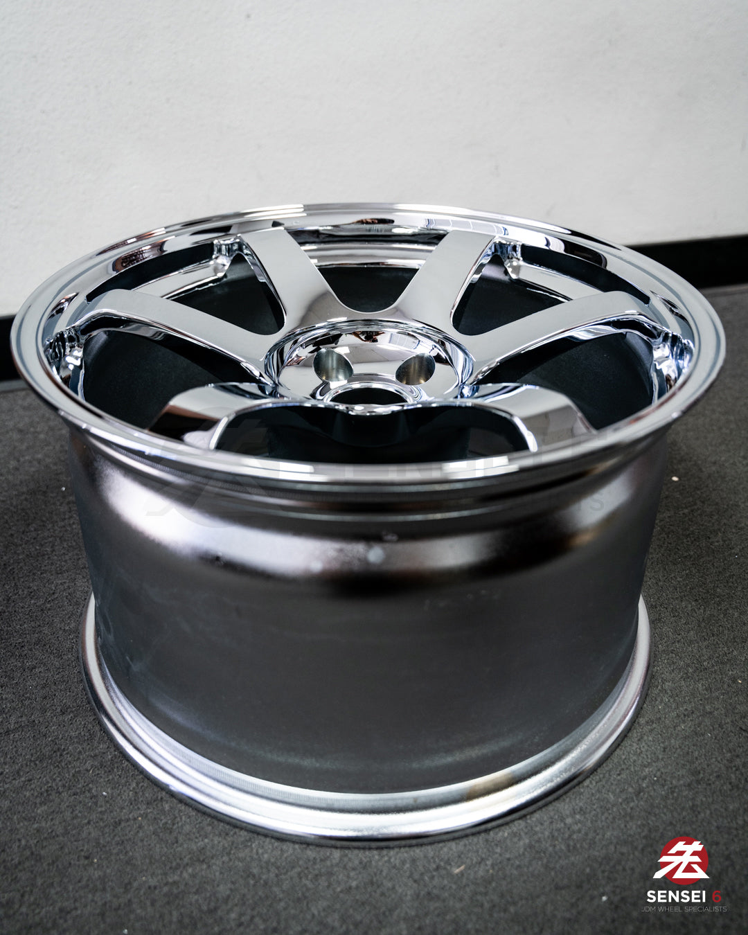 Volk TE37 サガ SL / 18x10.5 +15 / 5x114.3 / クローム