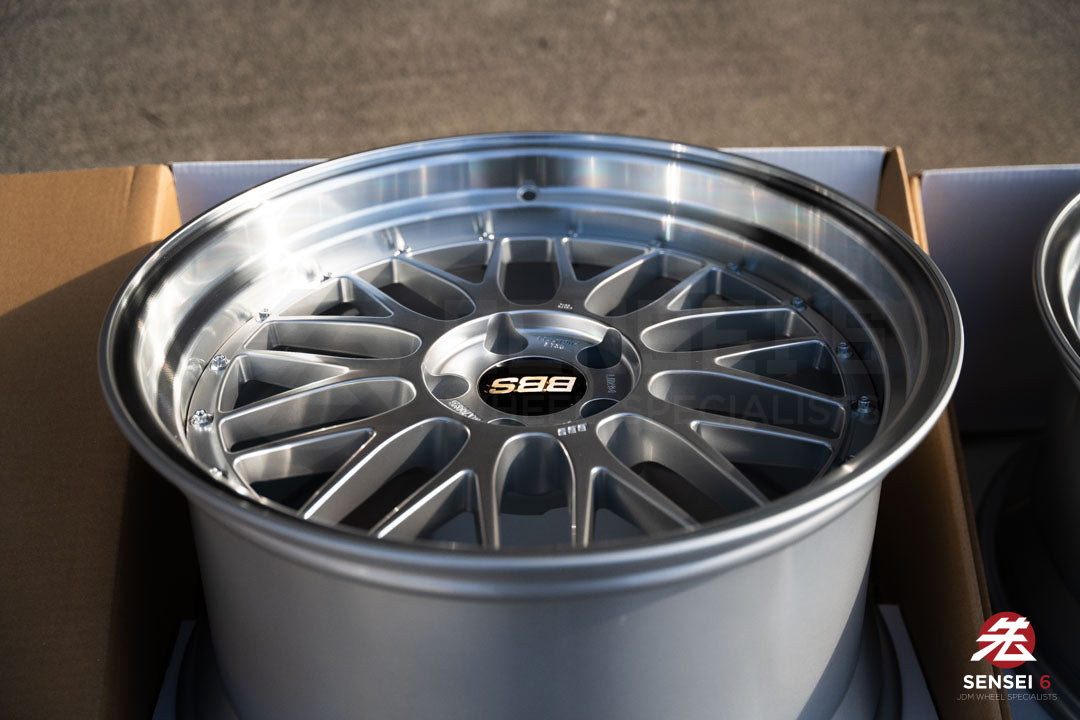 BBS LM / 19x9.5 +23、19x11 +35 / 5x112 / ダイヤモンドシルバー
