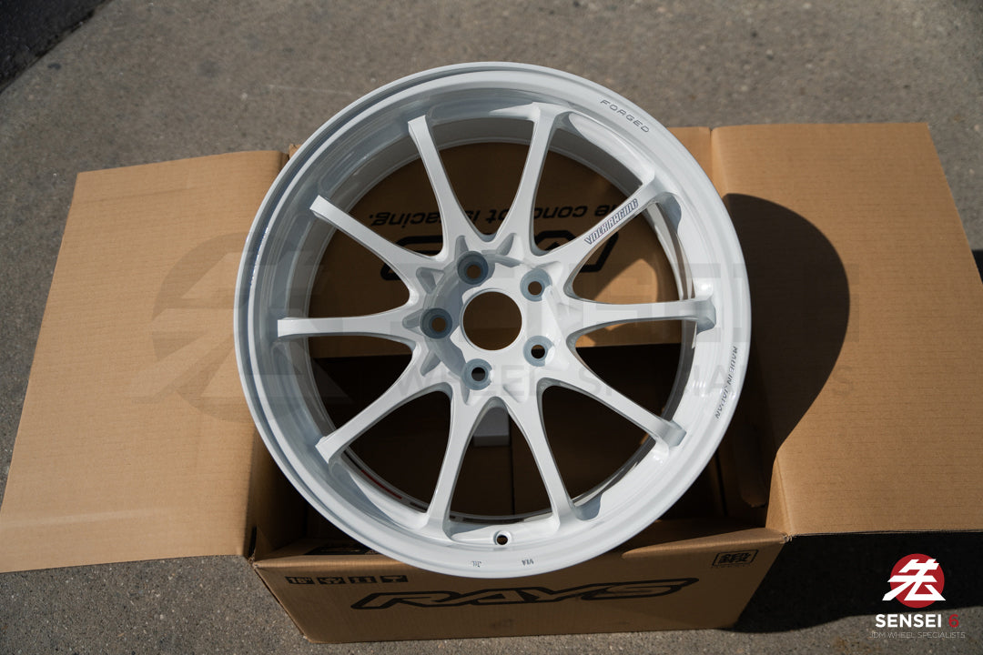 Volk CE28N-Plus / 18x9,5 +22 / 5x114,3 / Blanco Dash (DW)