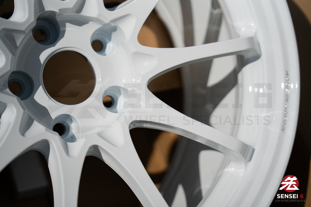 Volk CE28N-Plus / 18x9,5 +22 / 5x114,3 / Blanco Dash (DW)