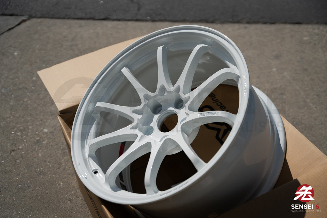 Volk CE28N-Plus / 18x9,5 +22 / 5x114,3 / Blanco Dash (DW)