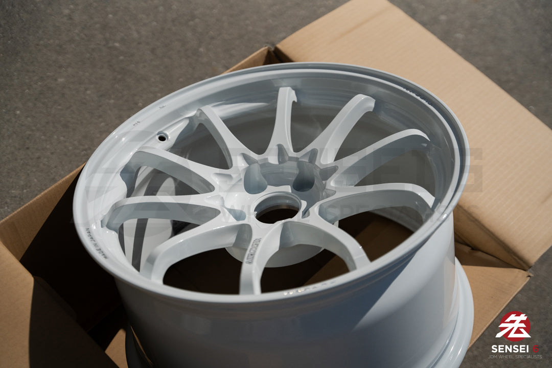 Volk CE28N-Plus / 18x9,5 +22 / 5x114,3 / Blanco Dash (DW)