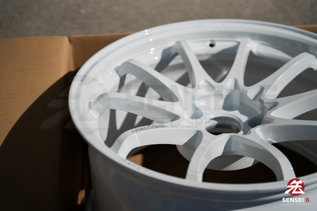 Volk CE28N-Plus / 18x9,5 +22 / 5x114,3 / Blanco Dash (DW)