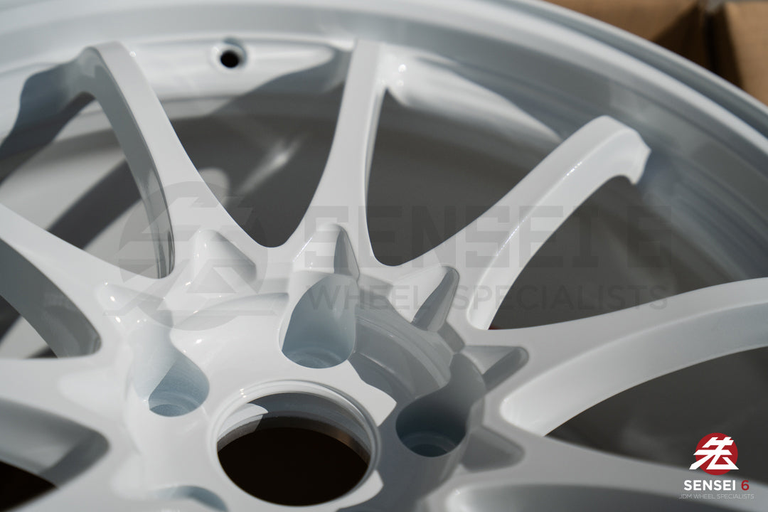 Volk CE28N-Plus / 18x9,5 +22 / 5x114,3 / Blanco Dash (DW)