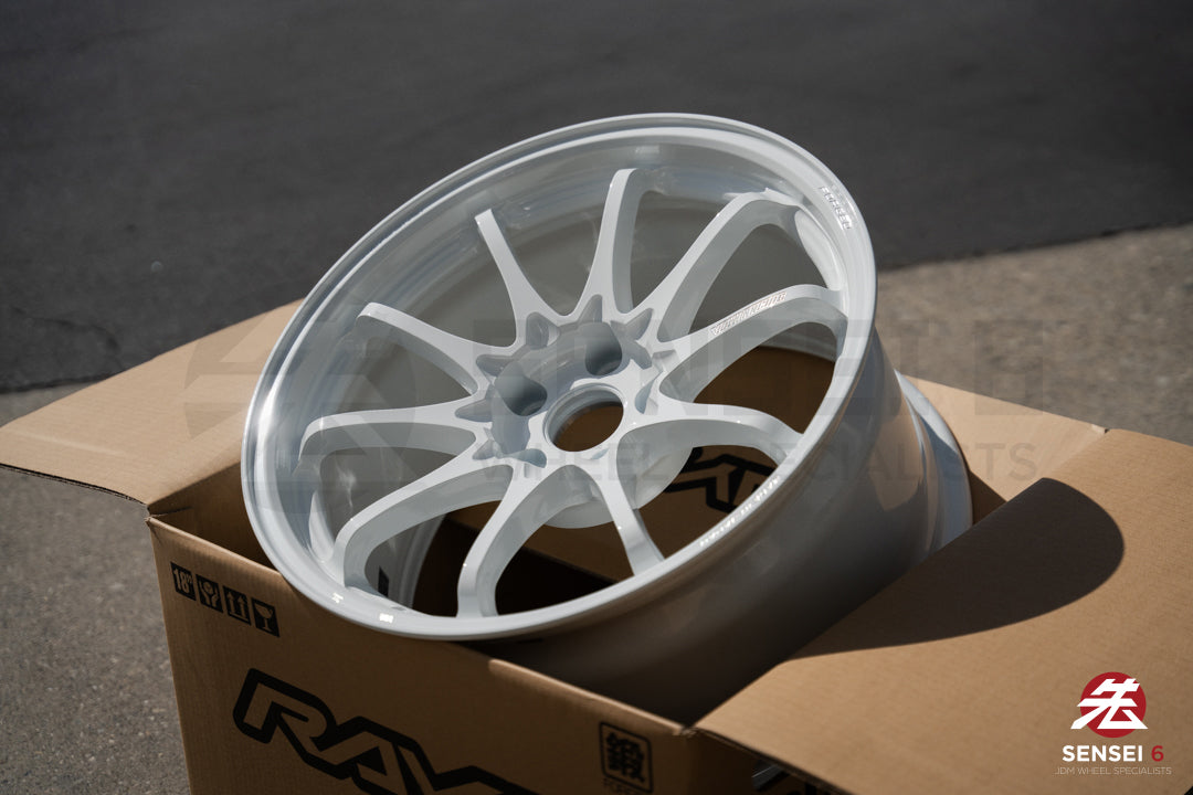 Volk CE28N-Plus / 18x9,5 +22 / 5x114,3 / Blanco Dash (DW)