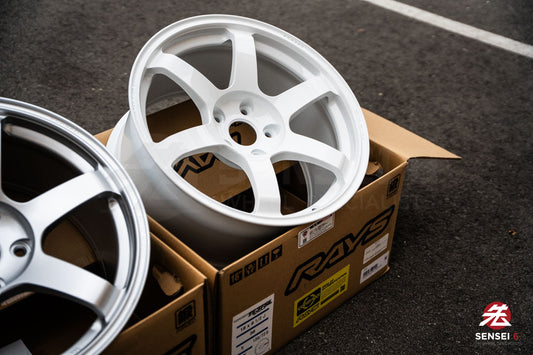 Volk TE37 Saga SL / 18x9.5 +38 / 5x120 / Dash White (DW)