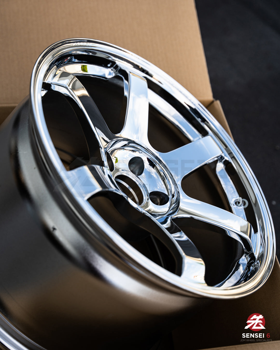 Volk TE37 サガ SL / 18x10.5 +15 / 5x114.3 / クローム