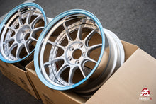 Cargar imagen en el visor de la galería, Trabajo VSKF# / 18x9.5 +14, 18x10.5 +15 / 5x114.3 / Gris claro plateado