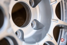 Cargar imagen en el visor de la galería, Trabajo VSKF# / 18x9.5 +14, 18x10.5 +15 / 5x114.3 / Gris claro plateado