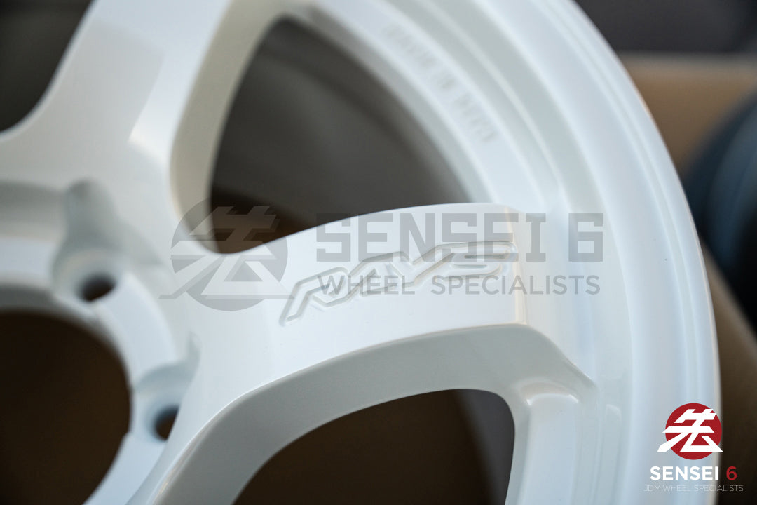 Gram Lights 57DR-X / 17x8.5-10 / 6x139.7 / Cerámica blanca perla