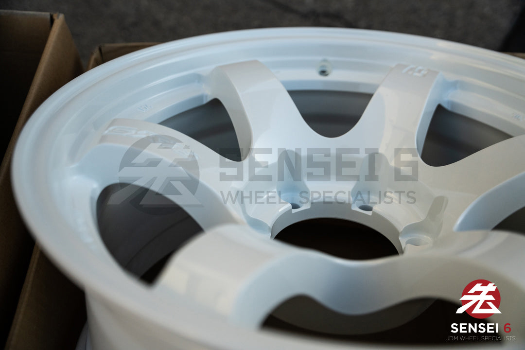 Gram Lights 57DR-X / 17x8.5-10 / 6x139.7 / Cerámica blanca perla