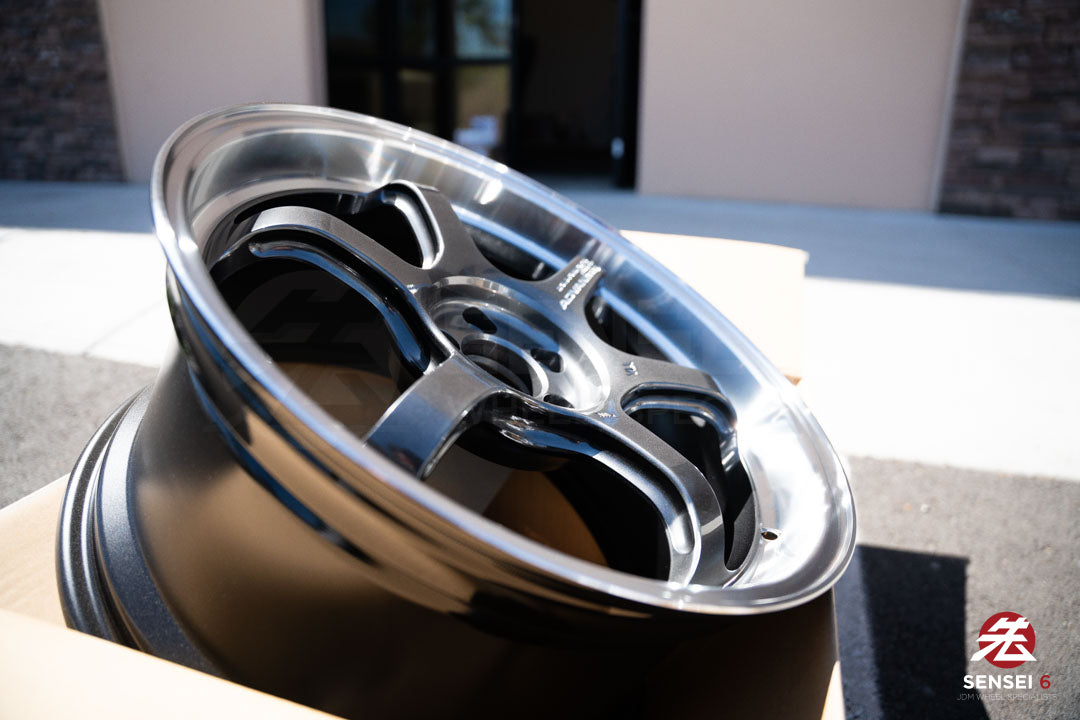 Advan R6 / 18x9.5 +45 / 5x100 / Machining & Hyper Platinum Black (MPB)