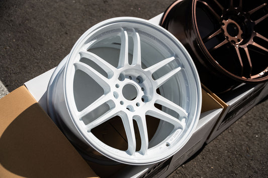 AME Tracer TM02 / 18x9.5 +37 / 5x120 / White