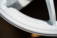 Load image into Gallery viewer, AME Tracer TM02 / 18x9.5 +37 / 5x120 / White