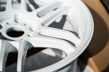 Load image into Gallery viewer, AME Tracer TM02 / 18x9.5 +37 / 5x120 / White