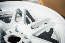 Load image into Gallery viewer, AME Tracer TM02 / 18x9.5 +37 / 5x120 / White