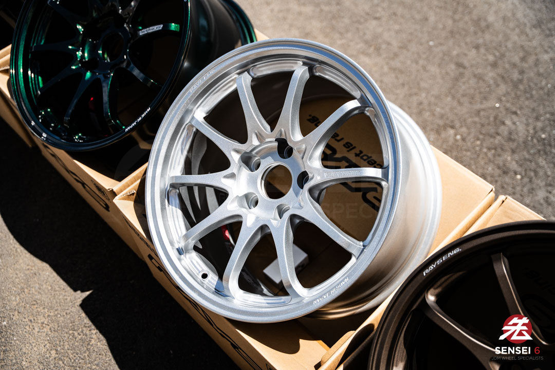 Volk CE28N-Plus / 17x10 +44 / 5x114.3 / ダイヤモンドシルバー (DS)