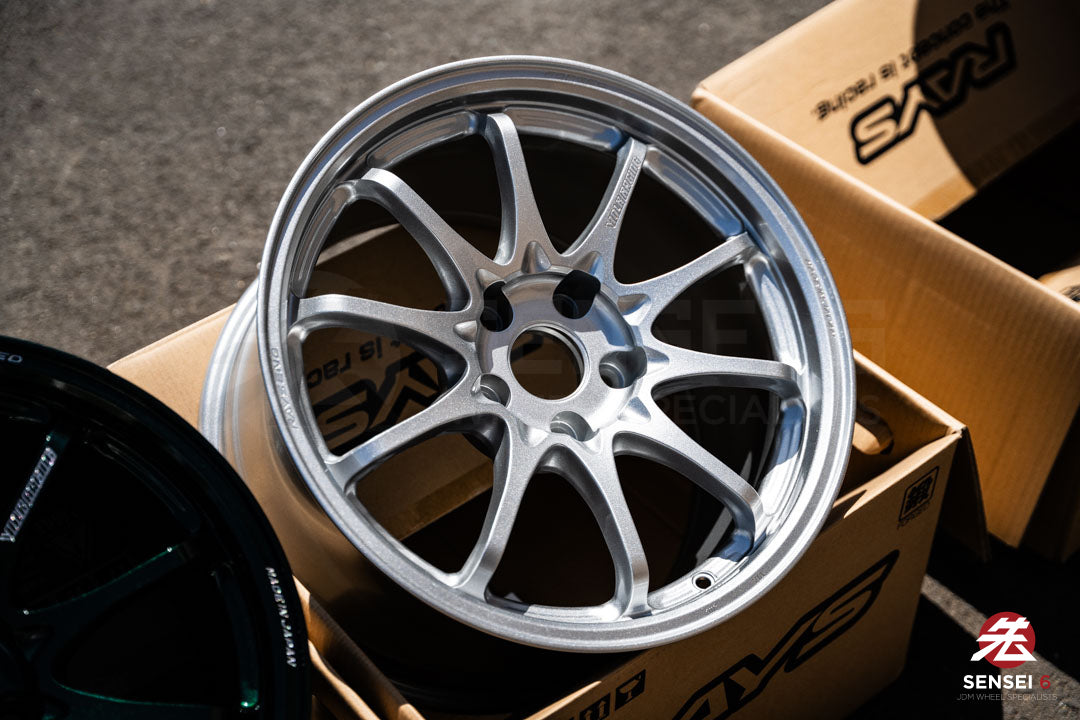 Volk CE28N-Plus / 17x10 +44 / 5x114.3 / ダイヤモンドシルバー (DS)