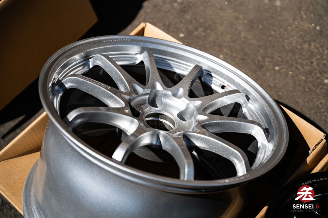 Volk CE28N-Plus / 17x10 +44 / 5x114.3 / ダイヤモンドシルバー (DS)
