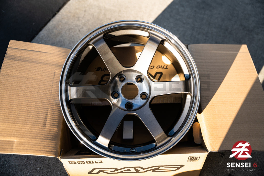Volk TE37 サガ SL / 18x10.5 +15 / 5x114.3 / プレスドグラファイト