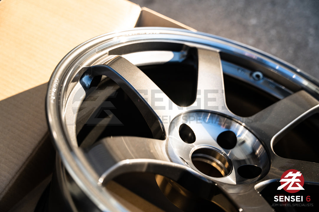 Volk TE37 サガ SL / 18x10.5 +15 / 5x114.3 / プレスドグラファイト