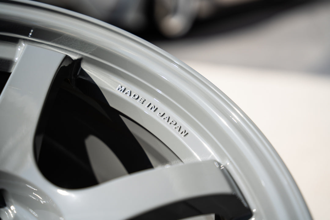 グラムライト 57DR / 18x9.5 +38 / 5x114.3 / アームズグレー