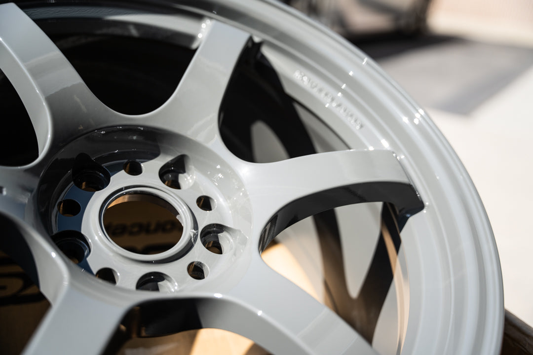 グラムライト 57DR / 18x9.5 +38 / 5x114.3 / アームズグレー