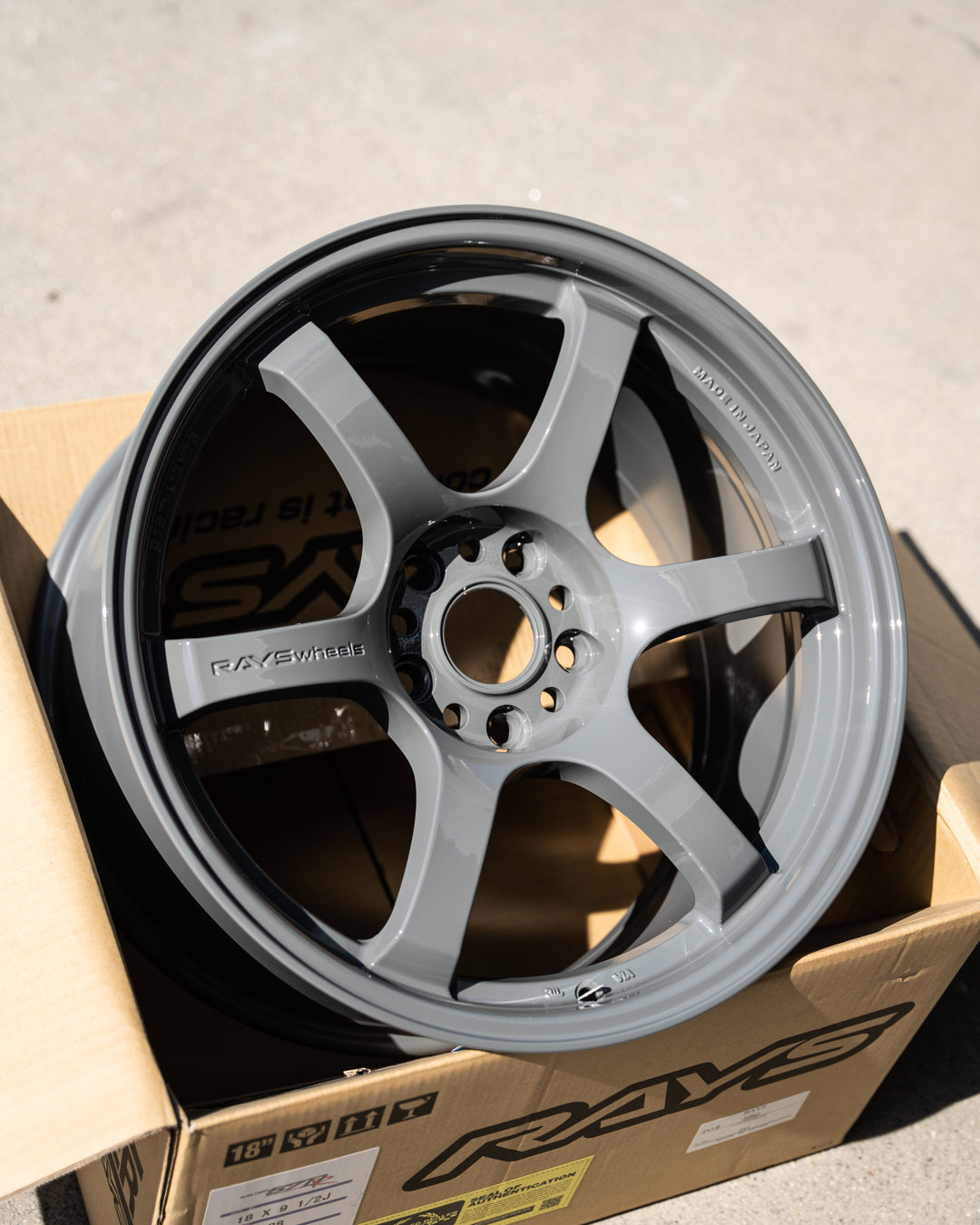 グラムライト 57DR / 18x9.5 +38 / 5x114.3 / アームズグレー