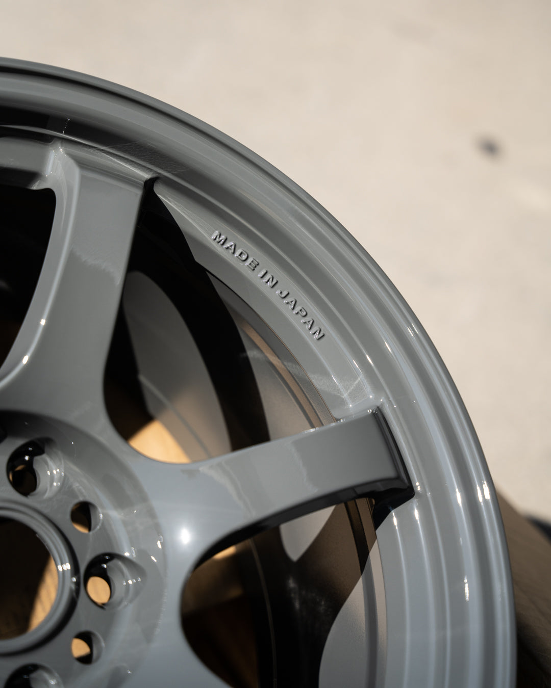 グラムライト 57DR / 18x9.5 +38 / 5x114.3 / アームズグレー