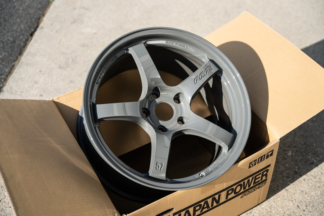 Gram Lights 57CR / 18x9.5 +38 / 5x114.3 / Arms Gray (AG)