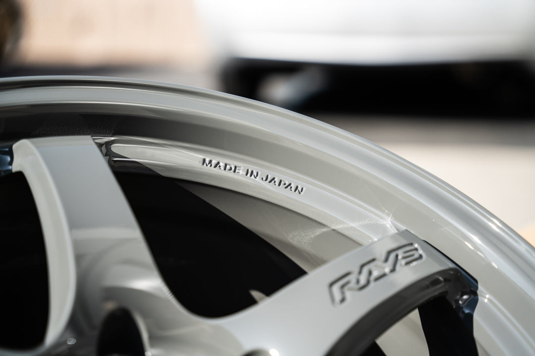 Gram Lights 57CR / 18x9.5 +38 / 5x114.3 / Arms Gray (AG)